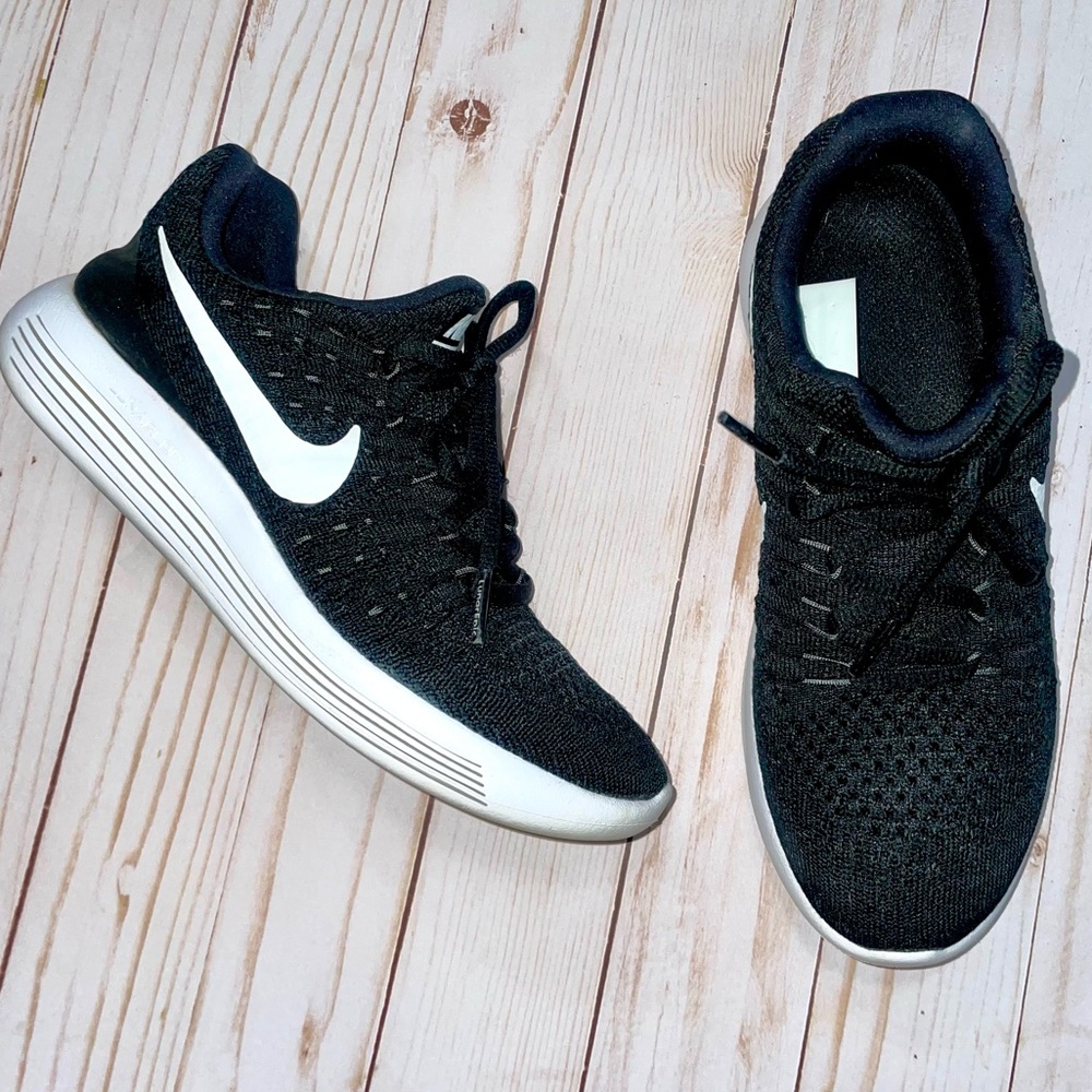 Excellent Nike tennis shoes